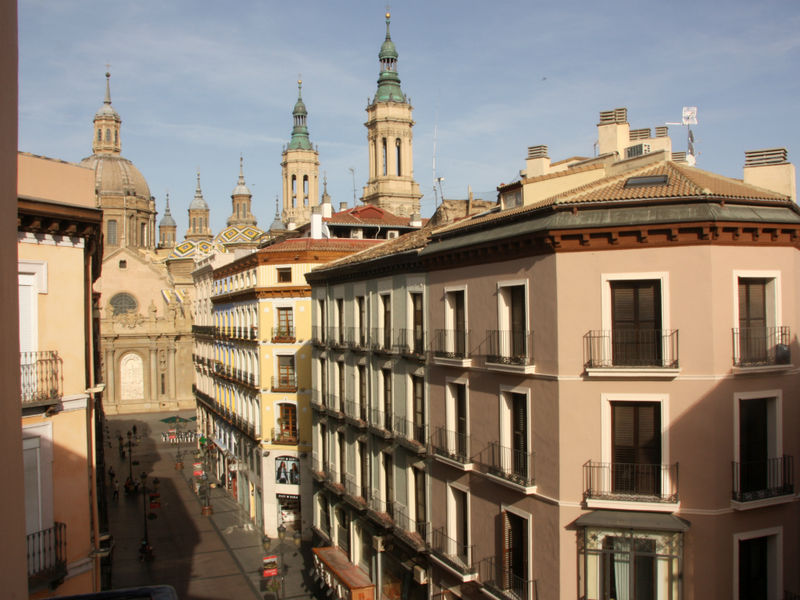 Dos Torres Pilar Suites- Balcones Con Vistas A La Ciudad Zaragoza Exteriör bild