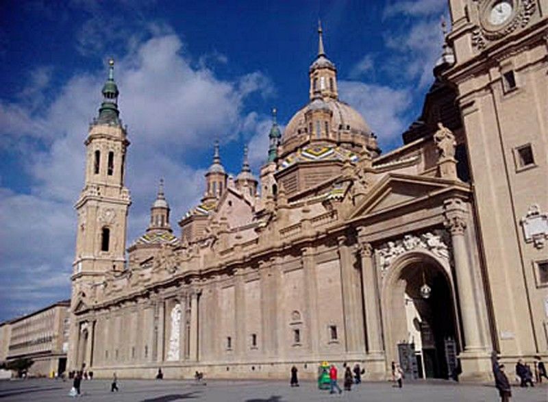 Dos Torres Pilar Suites- Balcones Con Vistas A La Ciudad Zaragoza Exteriör bild